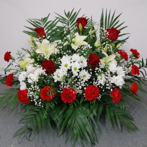 Sepelio floral de gran presencia y elegancia